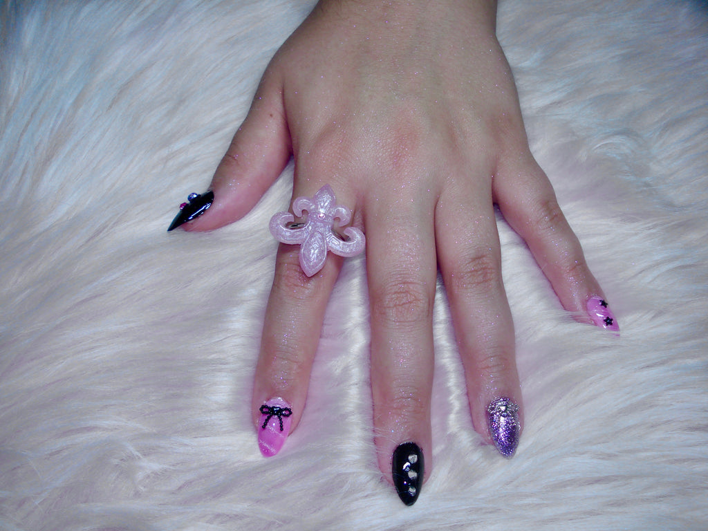 ROCHELLE GOYLE ♡ french flower ring
