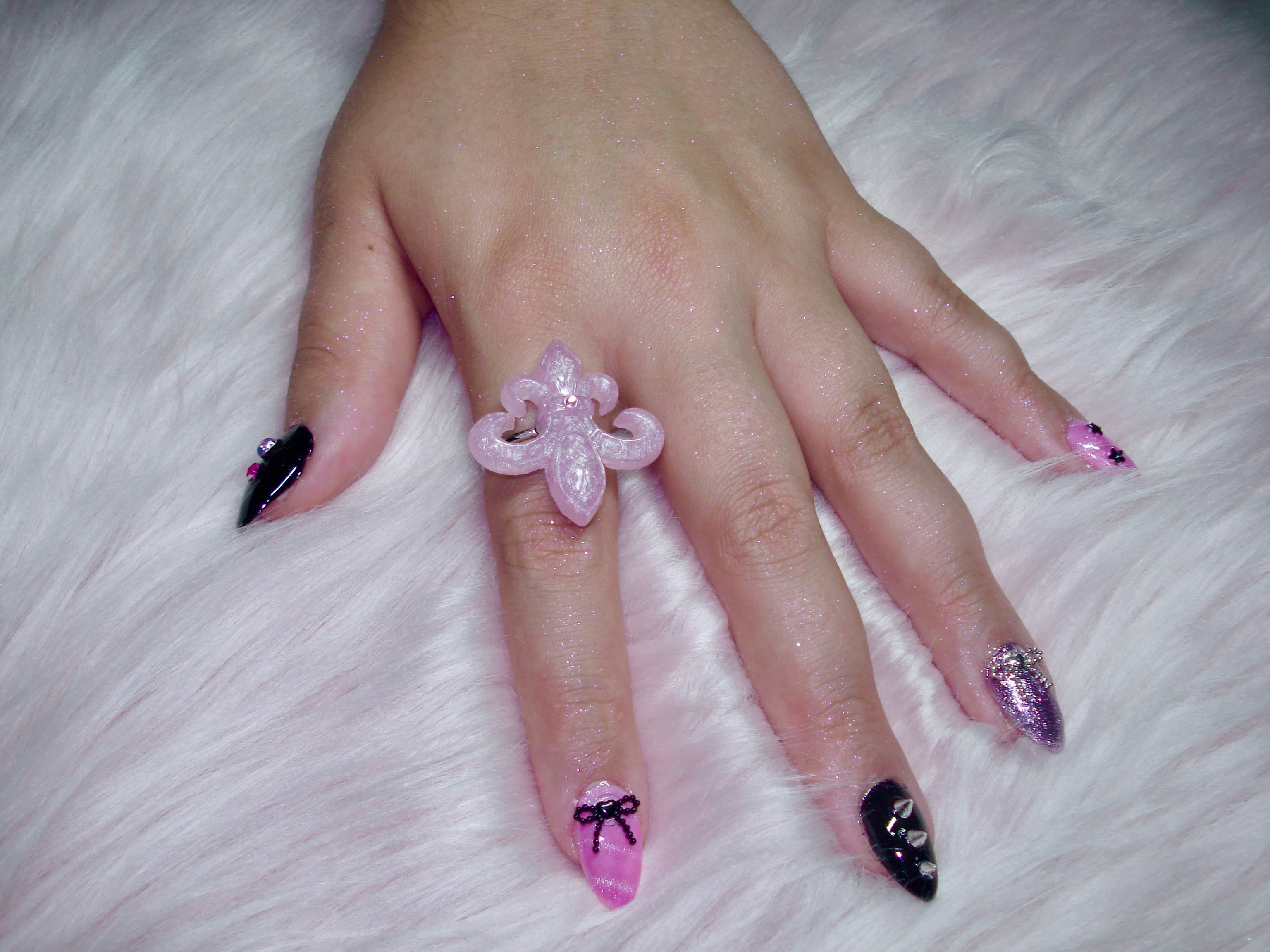 ROCHELLE GOYLE ♡ french flower ring
