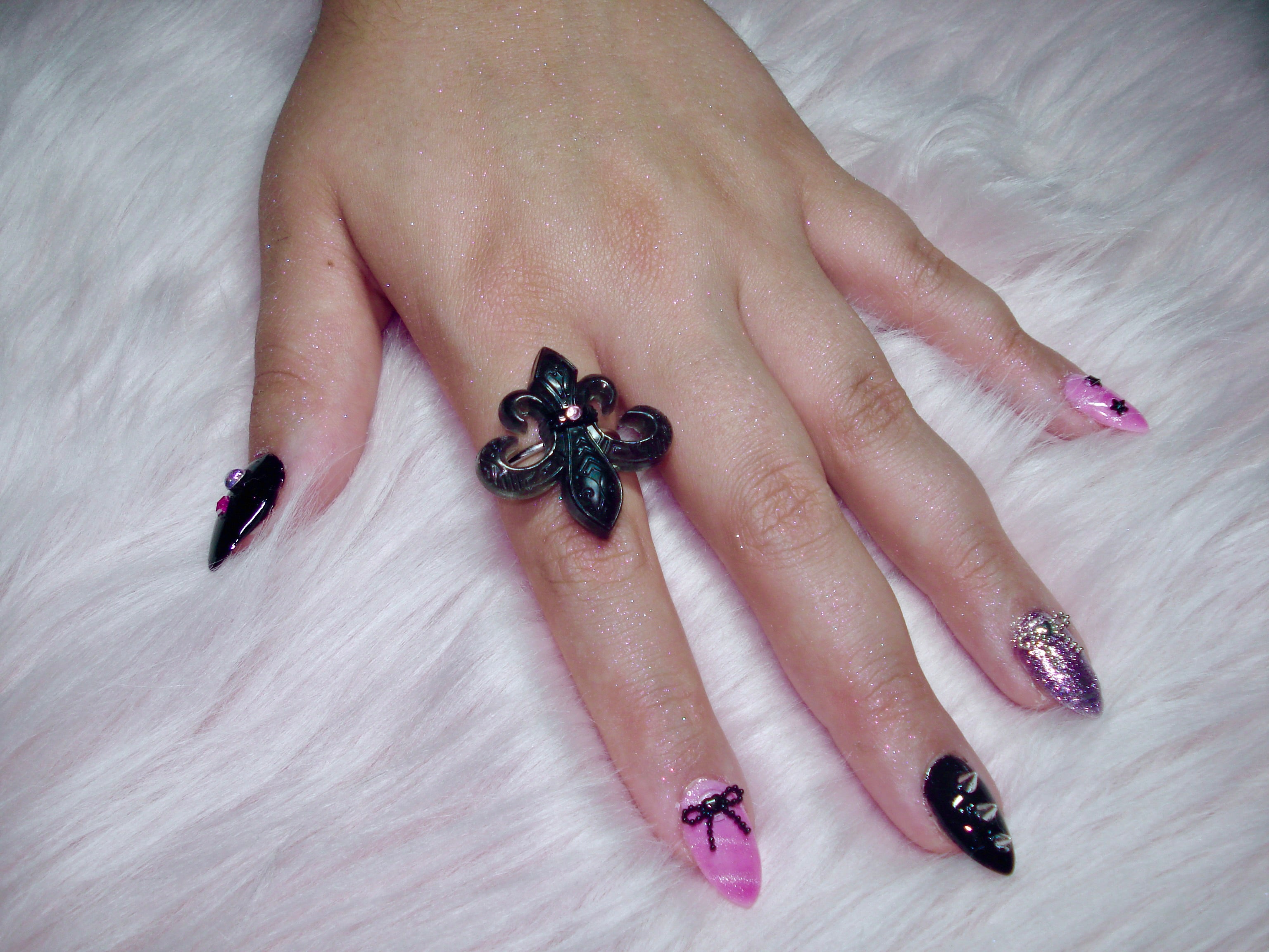 NOIR GOYLE ♡ french flower ring