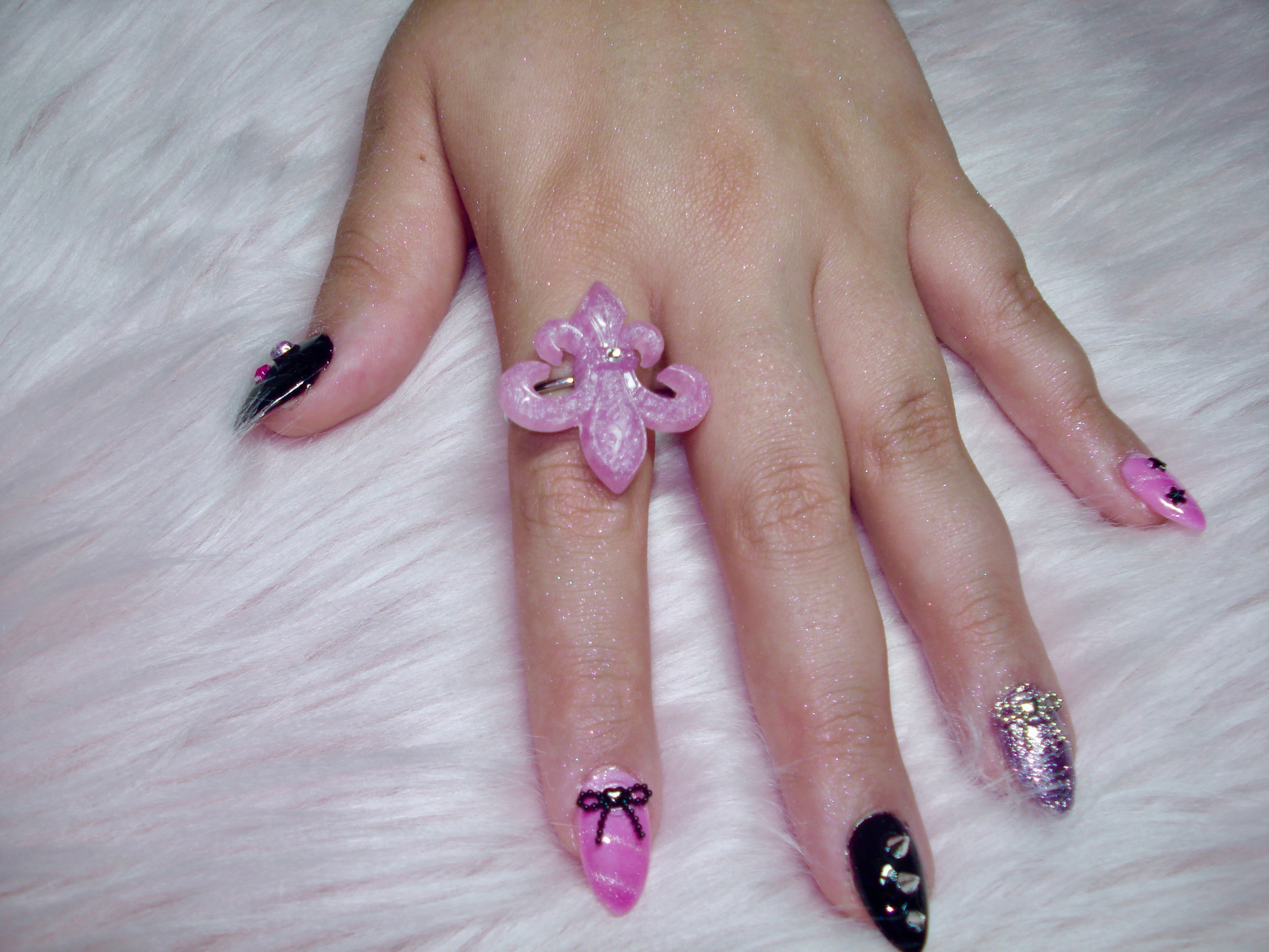 ROSE GOYLE ♡ french flower ring