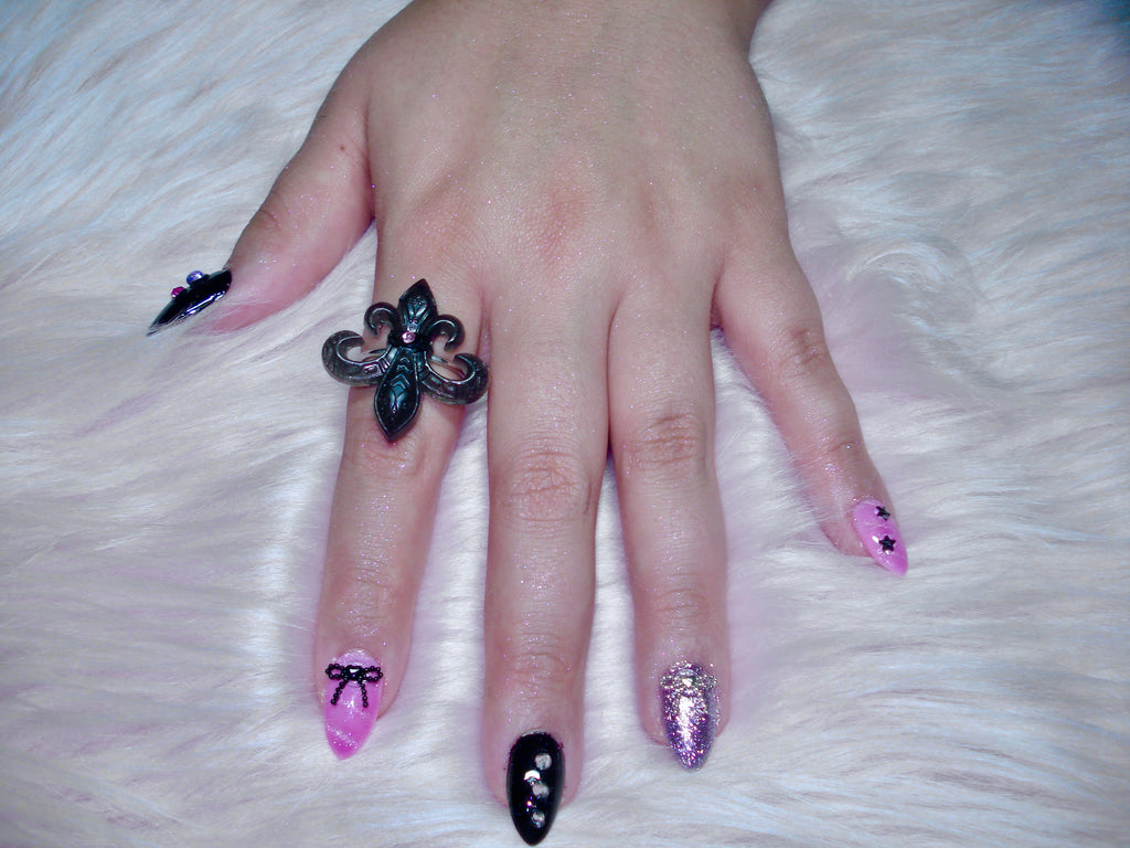 NOIR GOYLE ♡ french flower ring