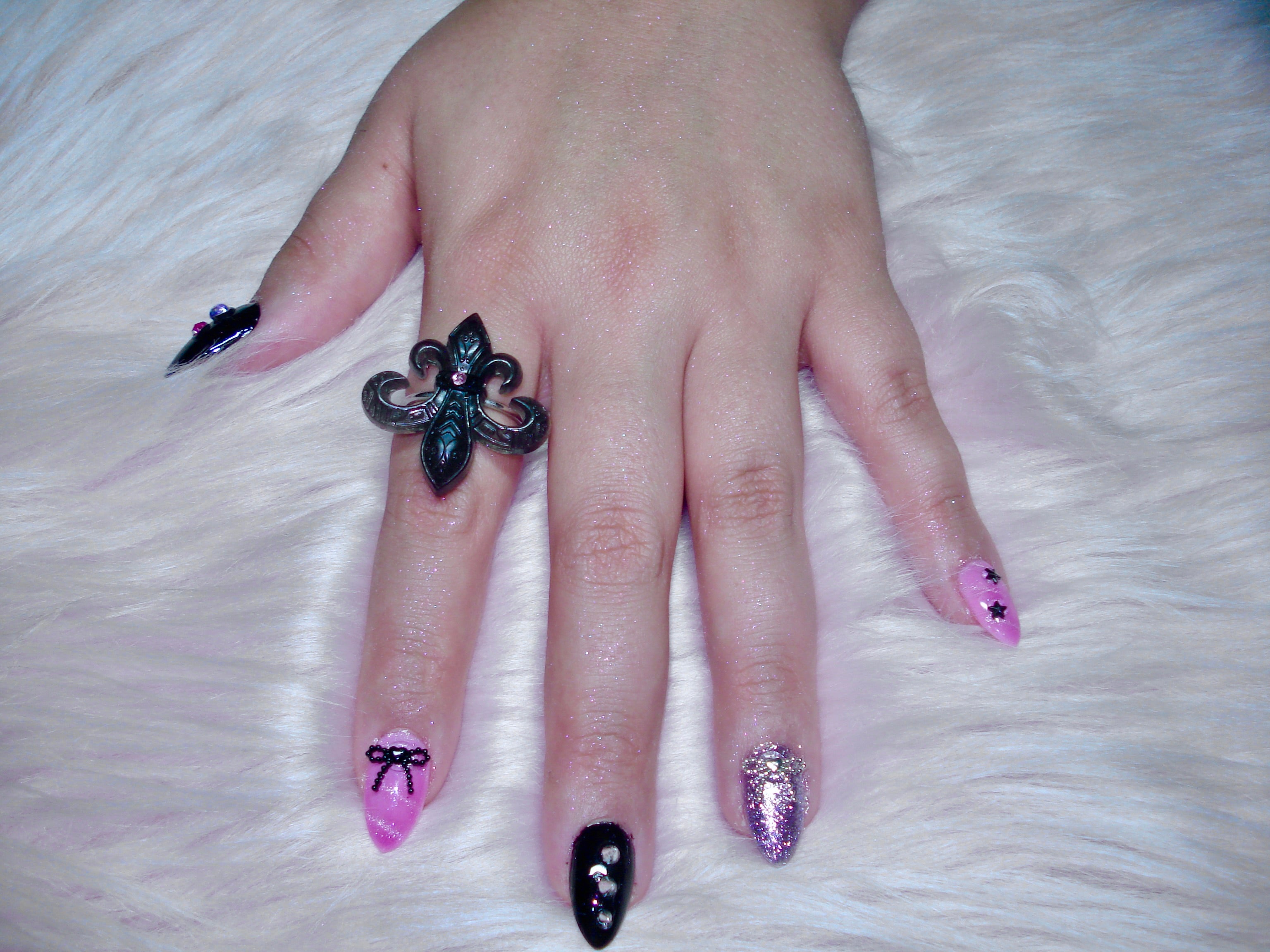 NOIR GOYLE ♡ french flower ring